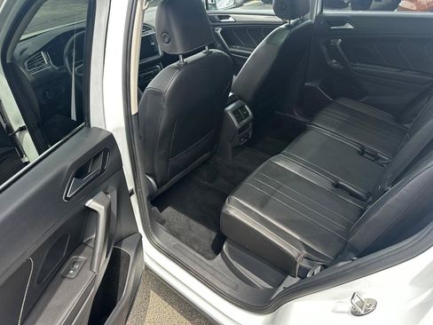 Used 2022 Volkswagen Tiguan SE AWD/4WD image 11