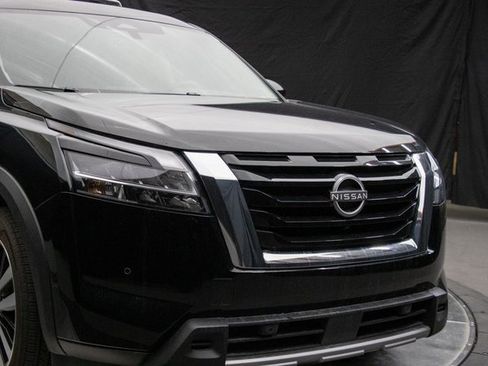 Used 2024 Nissan Pathfinder Platinum w/ Cargo Package image 3