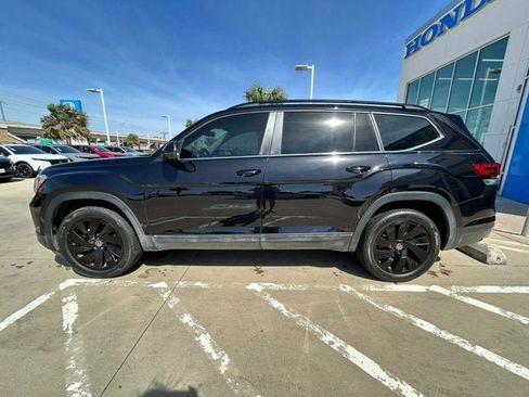 Used 2024 Volkswagen Atlas SE w/ Black Wheel Package image 3