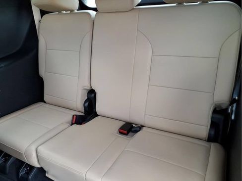 Used 2025 Buick Enclave Preferred AWD/4WD image 17