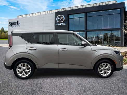 Used 2023 Kia Soul LX w/ Option Group 015 FWD image 2