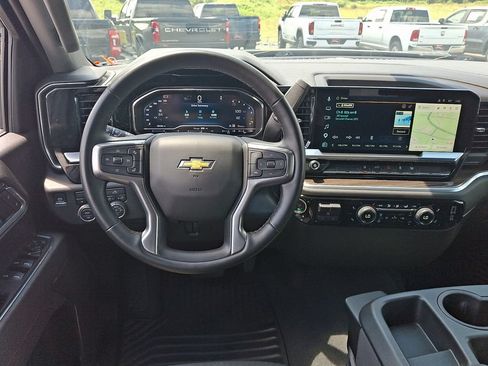 Used 2025 Chevrolet Silverado 2500 LT w/ Convenience Package AWD/4WD image 11