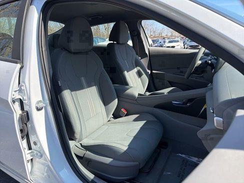 Certified 2022 Hyundai Elantra SEL image 9