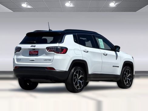 Used 2025 Jeep Compass Limited AWD/4WD image 3