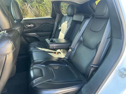 Used 2019 Jeep Cherokee Limited w/ Technology Group FWD image 29