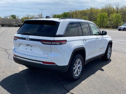 Used 2023 Jeep Grand Cherokee Limited AWD/4WD image 3