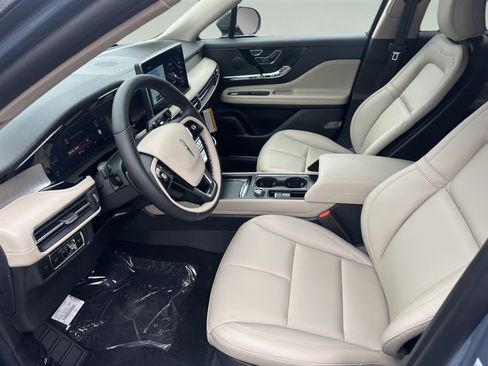 New 2026 Lincoln Corsair Premiere image 8