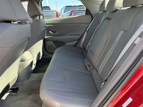 Used 2025 Hyundai Elantra SEL image 26