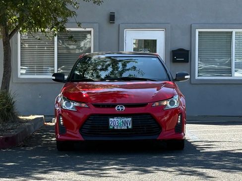 Used 2014 Scion tC FWD image 2