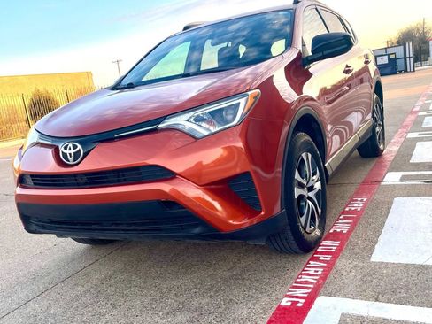 Used 2016 Toyota RAV4 LE image 18