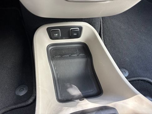 Used 2021 Chrysler Voyager Lxi FWD image 33