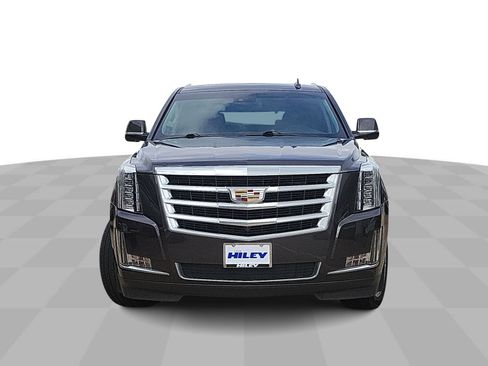 Used 2017 Cadillac Escalade Luxury RWD image 3