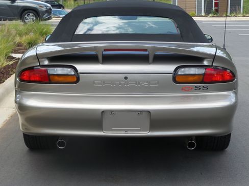 Used 2001 Chevrolet Camaro Z28 w/ SS Performance/Appearance Pkg image 29