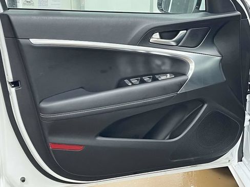 Used 2025 Genesis G70 2.5T AWD/4WD image 15