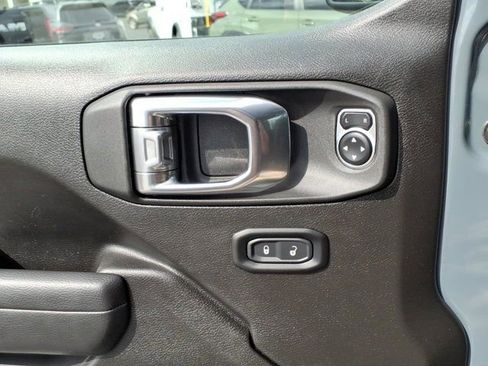 Used 2025 Jeep Wrangler Unlimited Rubicon 4xe AWD/4WD image 23