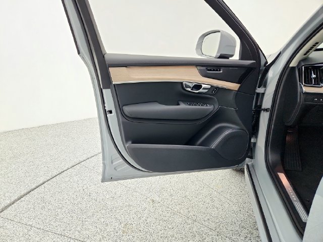 New 2026 Volvo XC90 T8 Plus w/ Protection Package Premier AWD/4WD image 23