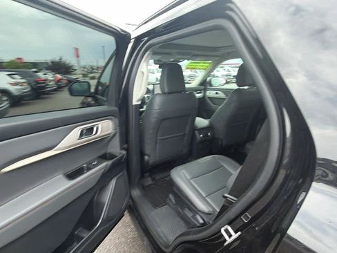 Used 2025 Ford Explorer Active w/ Active Comfort Package AWD/4WD image 19