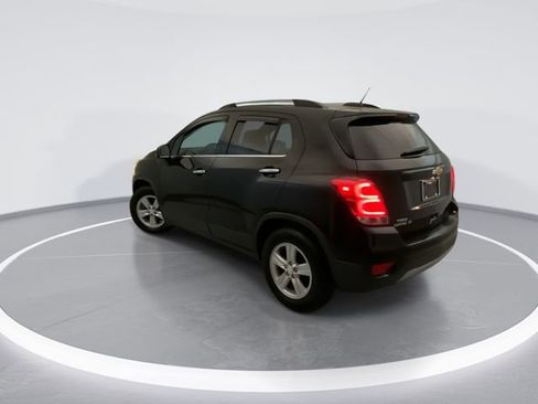 Used 2019 Chevrolet Trax LT w/ LT Convenience Package FWD image 4