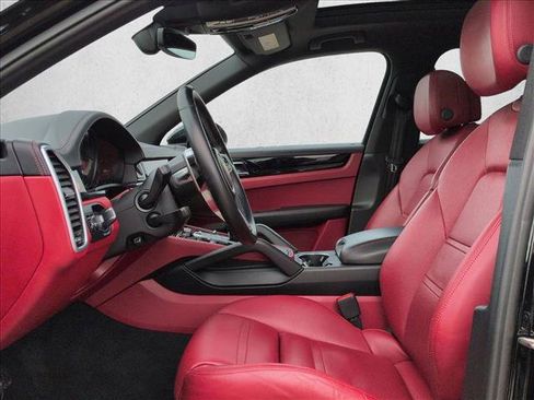 Used 2020 Porsche Cayenne image 17