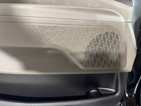 New 2026 Kia Carnival EX FWD image 26