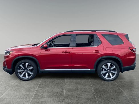 Used 2025 Honda Pilot Touring image 2