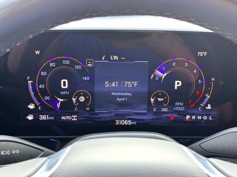 Used 2025 Chevrolet Suburban Z71 image 25