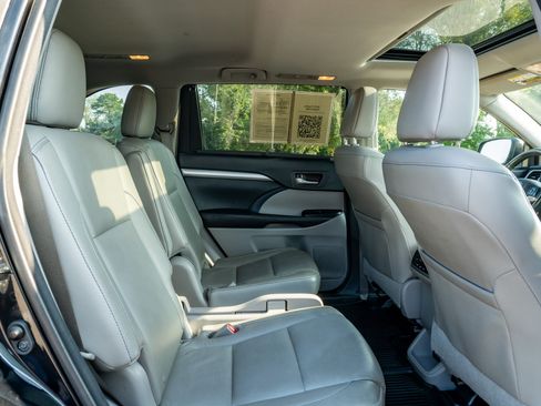 Used 2016 Toyota Highlander XLE AWD/4WD image 19