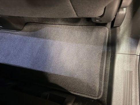 Used 2023 Chevrolet Equinox LT image 24