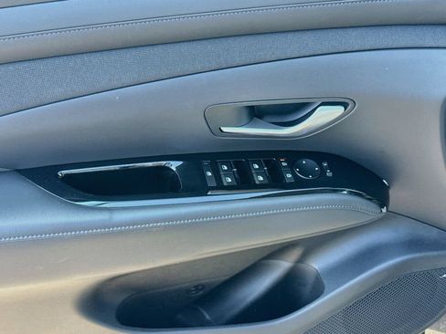 Used 2025 Hyundai Tucson Limited AWD/4WD image 19