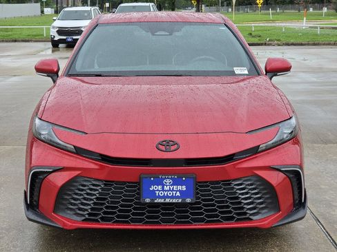 Used 2025 Toyota Camry SE w/ Convenience Package FWD image 3