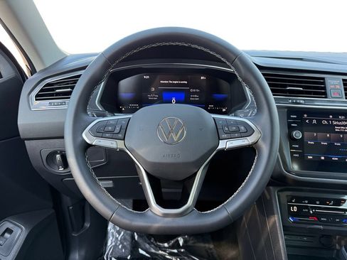 Used 2023 Volkswagen Tiguan SE w/ Panoramic Sunroof Package FWD image 12