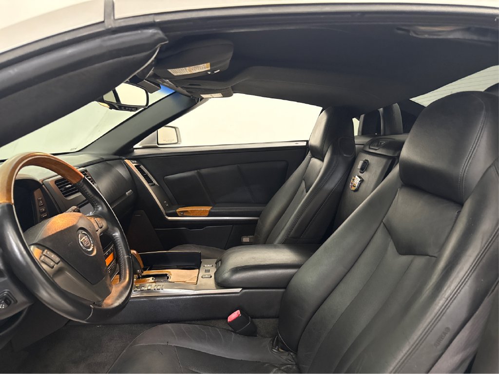 Used 2004 Cadillac XLR RWD image 31