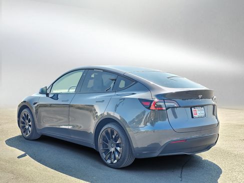 Used 2021 Tesla Model Y Long Range AWD/4WD image 3