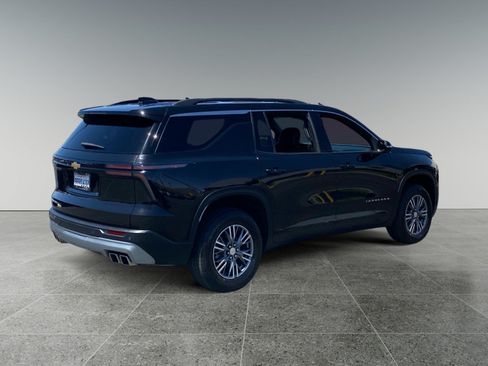 Used 2025 Chevrolet Traverse LT FWD image 5