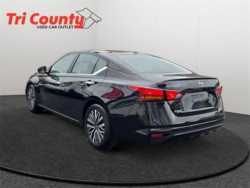 Used 2024 Nissan Altima 2.5 SV image 6