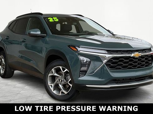 Used 2025 Chevrolet Trax LT w/ Driver Confidence Package image 3