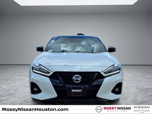 Used 2021 Nissan Maxima SR w/ Sport Mat Group FWD image 3