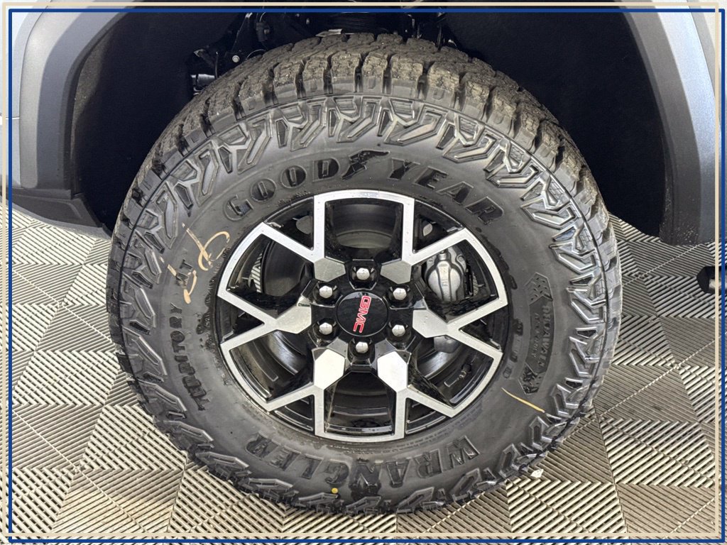 New 2026 GMC Canyon AT4X w/ LPO, Black Badging Package AWD/4WD image 12