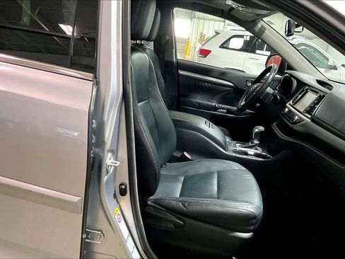 Used 2014 Toyota Highlander XLE image 8