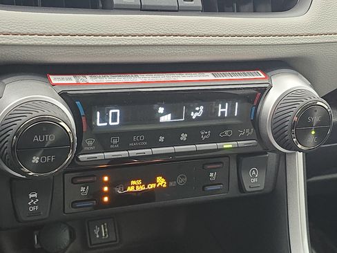 Used 2025 Toyota RAV4 Limited image 24