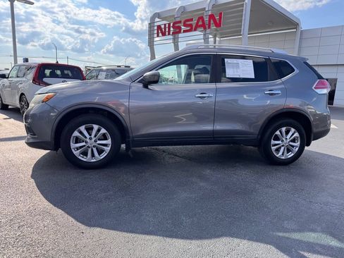 Used 2016 Nissan Rogue SV AWD/4WD image 2