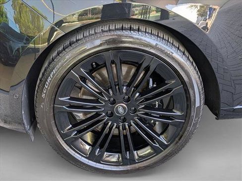 Certified 2025 Land Rover Range Rover SE AWD/4WD image 25