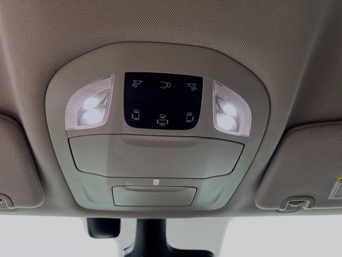 Used 2022 Chrysler Pacifica Touring-L image 21