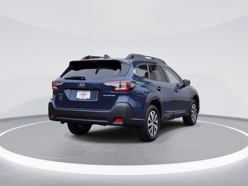 Used 2025 Subaru Outback Premium AWD/4WD image 5