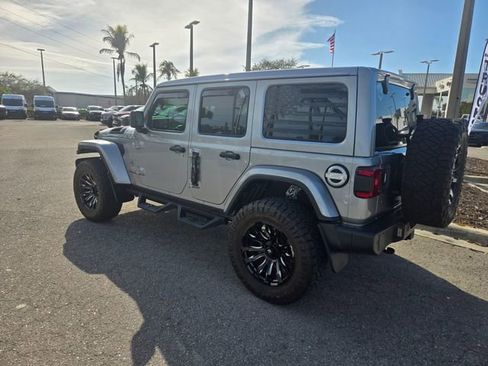 Used 2019 Jeep Wrangler Unlimited Sahara image 9