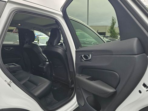 Used 2019 Volvo XC60 T6 Momentum w/ Premium Package AWD/4WD image 15