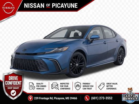 Used 2025 Toyota Camry SE w/ Convenience Package FWD image 1