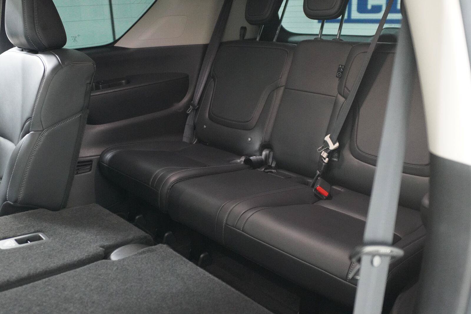 Used 2025 Nissan Armada SV RWD image 12