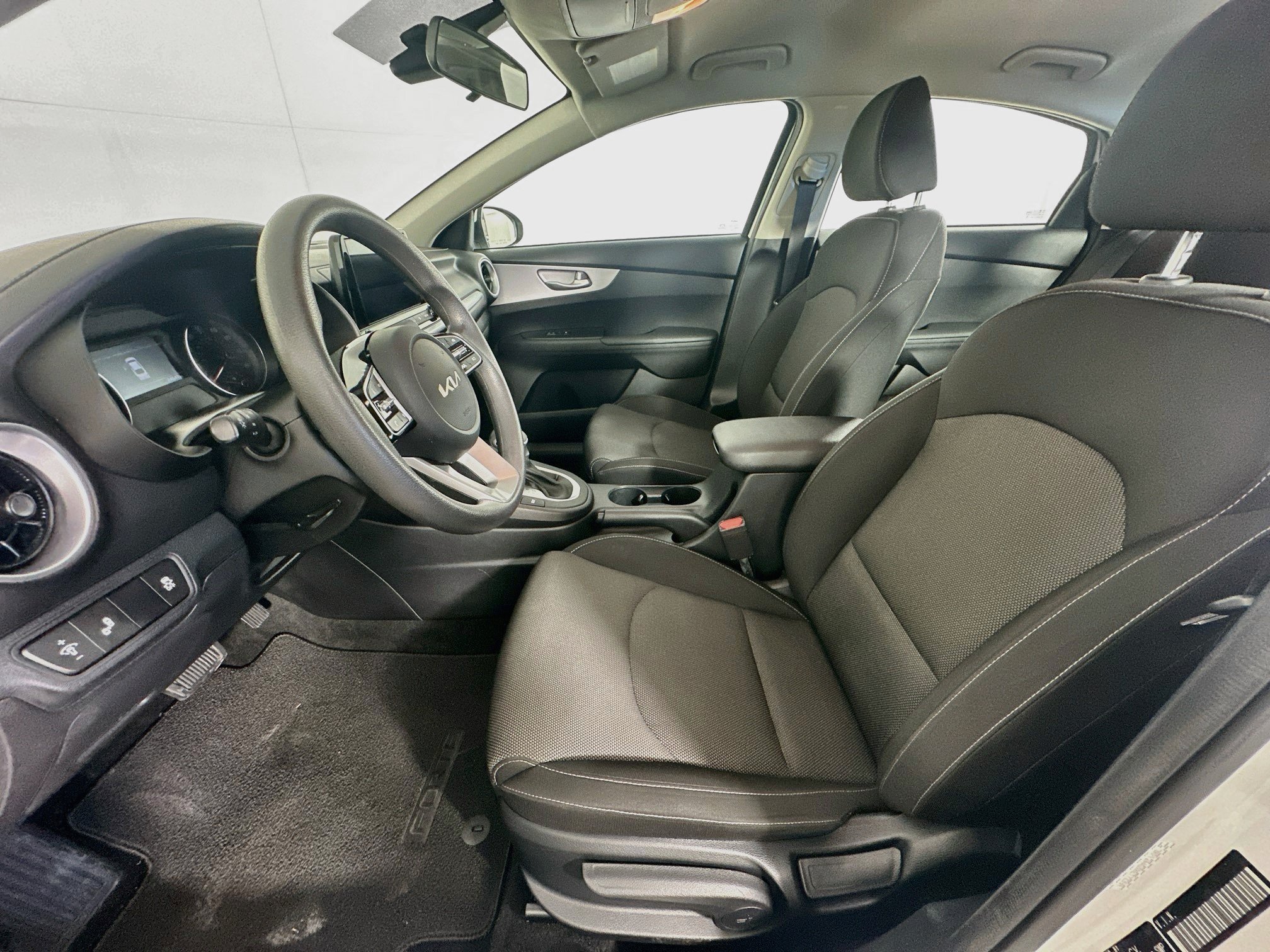Used 2024 Kia Forte LXS w/ LXS Technology Package FWD image 13