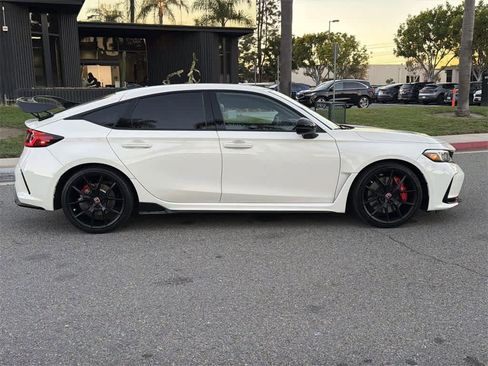 Used 2024 Honda Civic Type R image 3